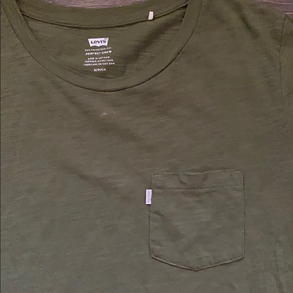 Levi’s tshirt - Picture 2 of 4